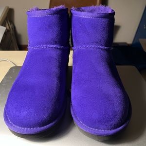 PRICED TO SELL! Purple Uggs size 7